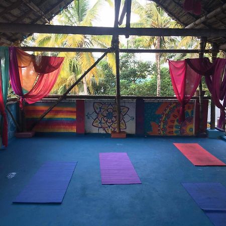 Mk Gardens Surf & Yoga House Hotel Varkala Buitenkant foto