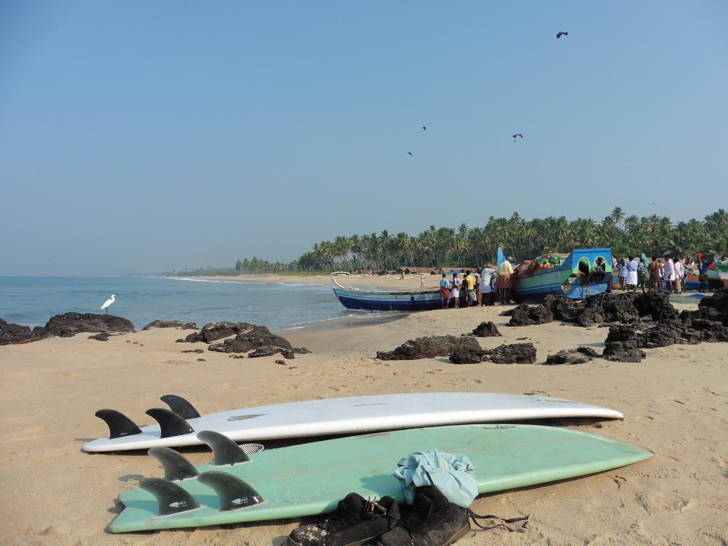 Mk Gardens Surf & Yoga House Hotel Varkala Buitenkant foto