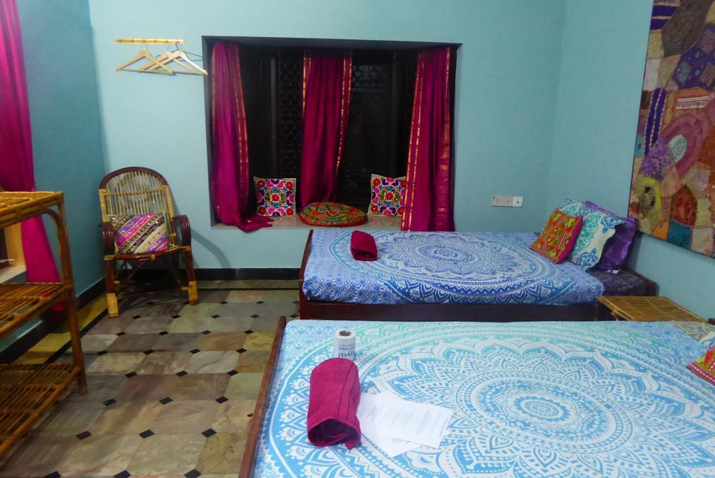Mk Gardens Surf & Yoga House Hotel Varkala Buitenkant foto