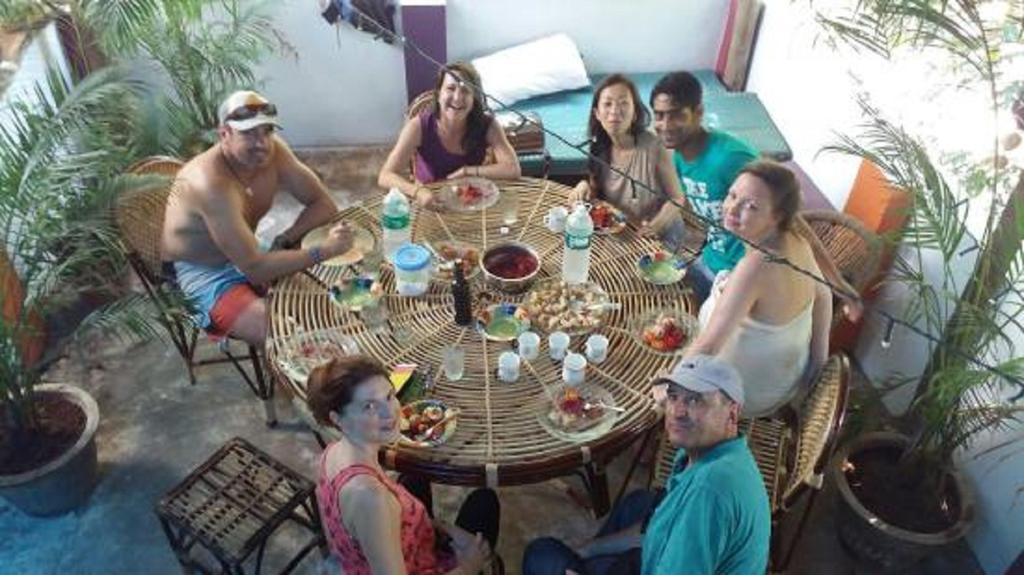 Mk Gardens Surf & Yoga House Hotel Varkala Buitenkant foto